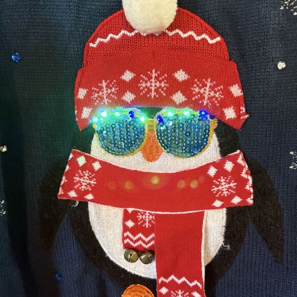 Holiday Time Woman's Penguin "Chill'n" Light-Up Ugly Christmas Sweater Size XL - Picture 5 of 6